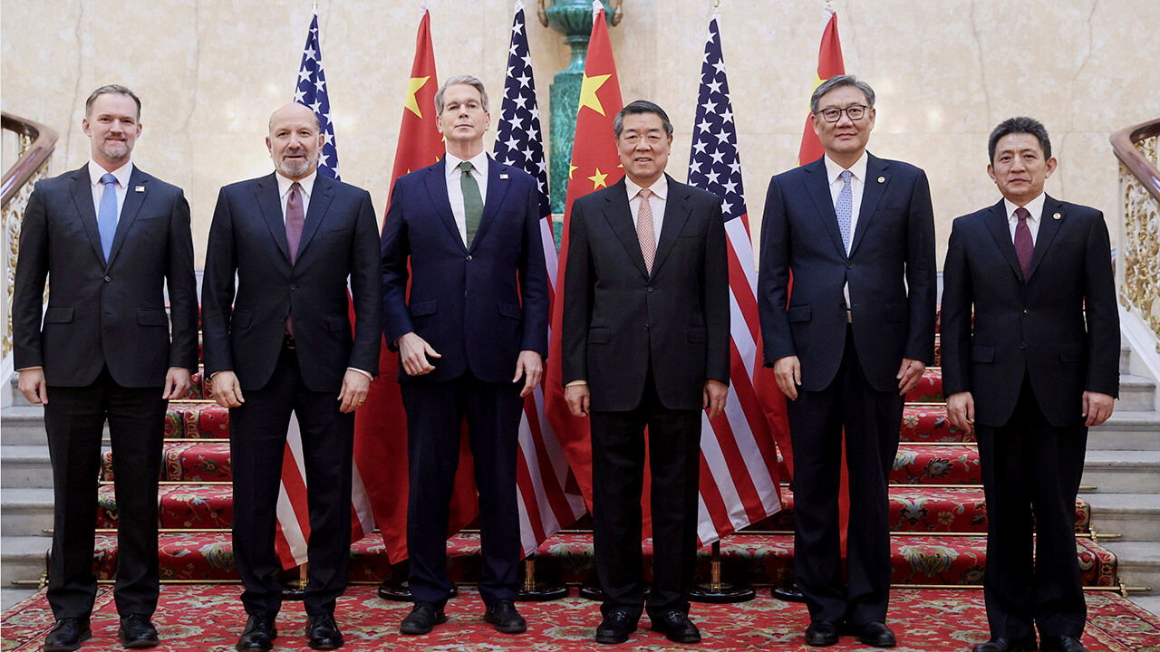 Chinese Vice Premier He Lifeng and U.S. Treasury Secretary Scott Bessent pose for a group photo with delegations before their meeting to discuss China-U.S. trade, in London, United Kingdom, June 9th 2025