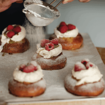 Pistachio & Raspberry bun sugar sprinkling