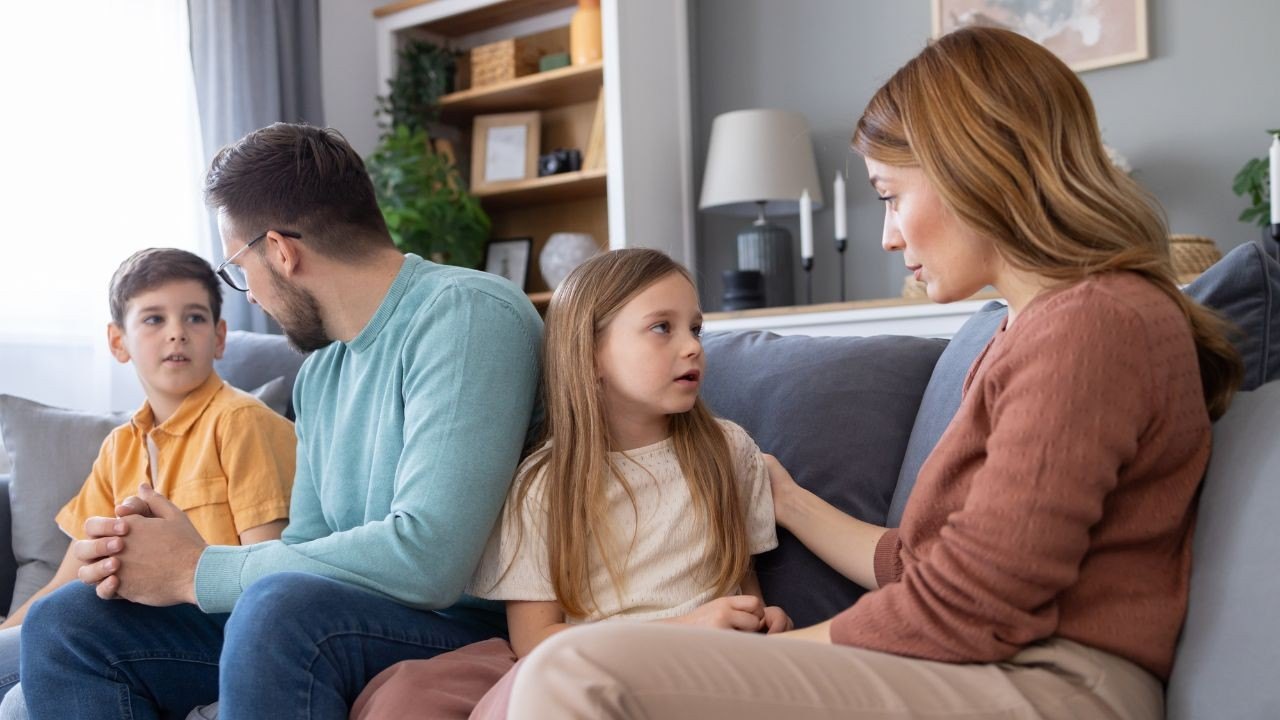 Two parents from Virginia are being praised for their unique co-parenting plan, which sees them splitting time in the family's home. 