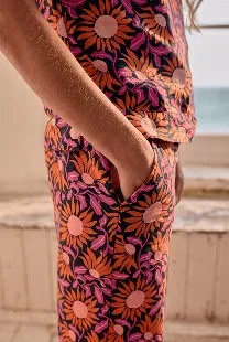 Image of model wearing the noweth linen cropped trousers