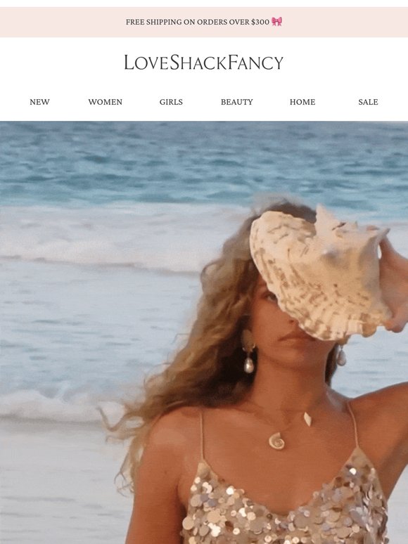 SEQUINS & SEASHELLS