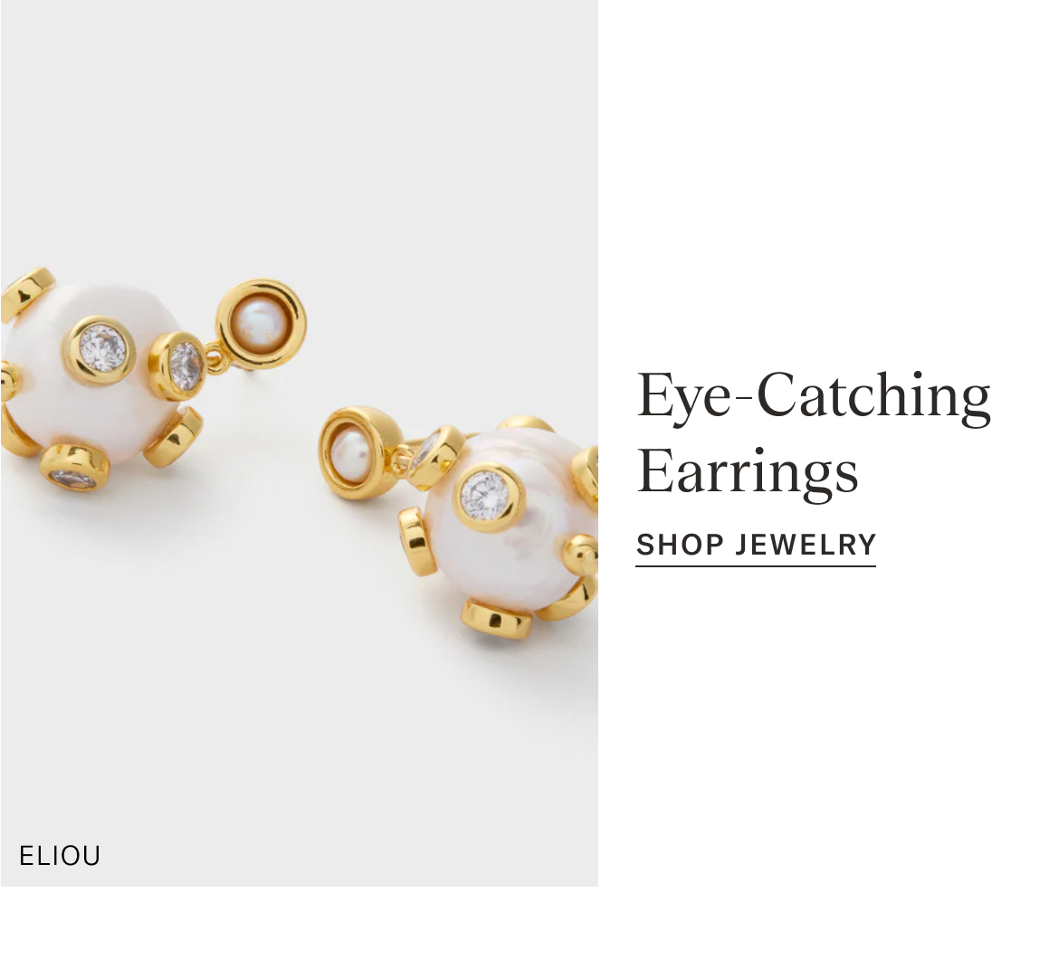 Eye-catching gold and pearl earrings.