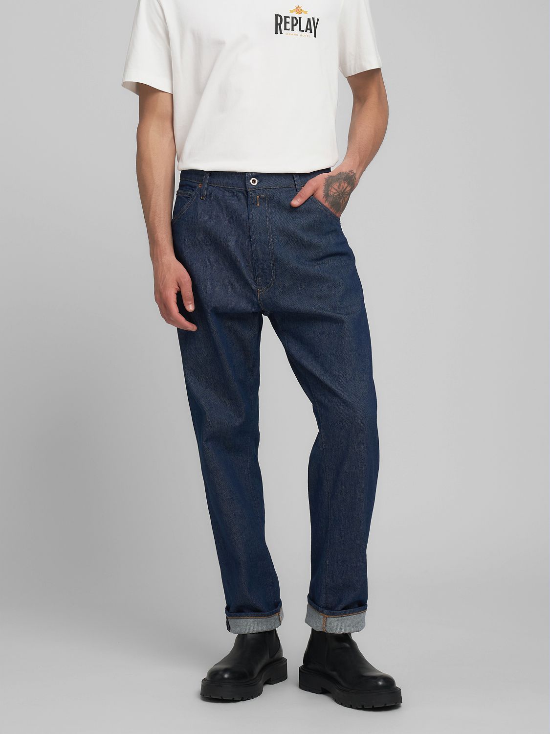 M WAINE TAPERED FIT JEANS
