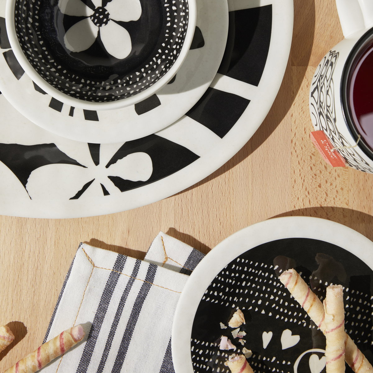 Black and white byDesign Serveware