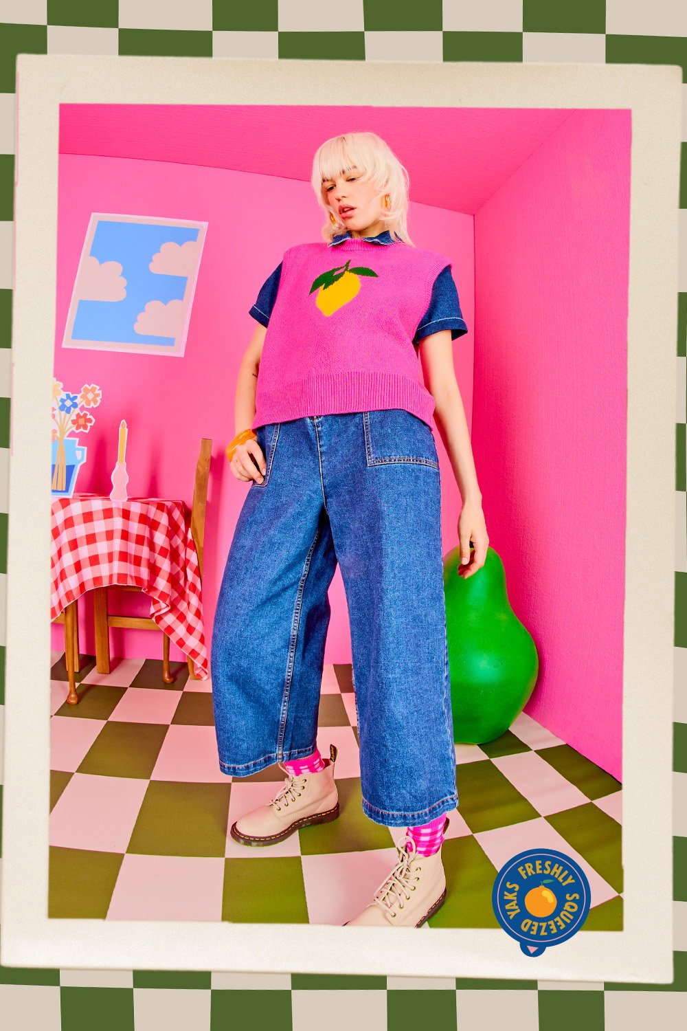 Saffle - Knitted Vest in Pink with Lemon