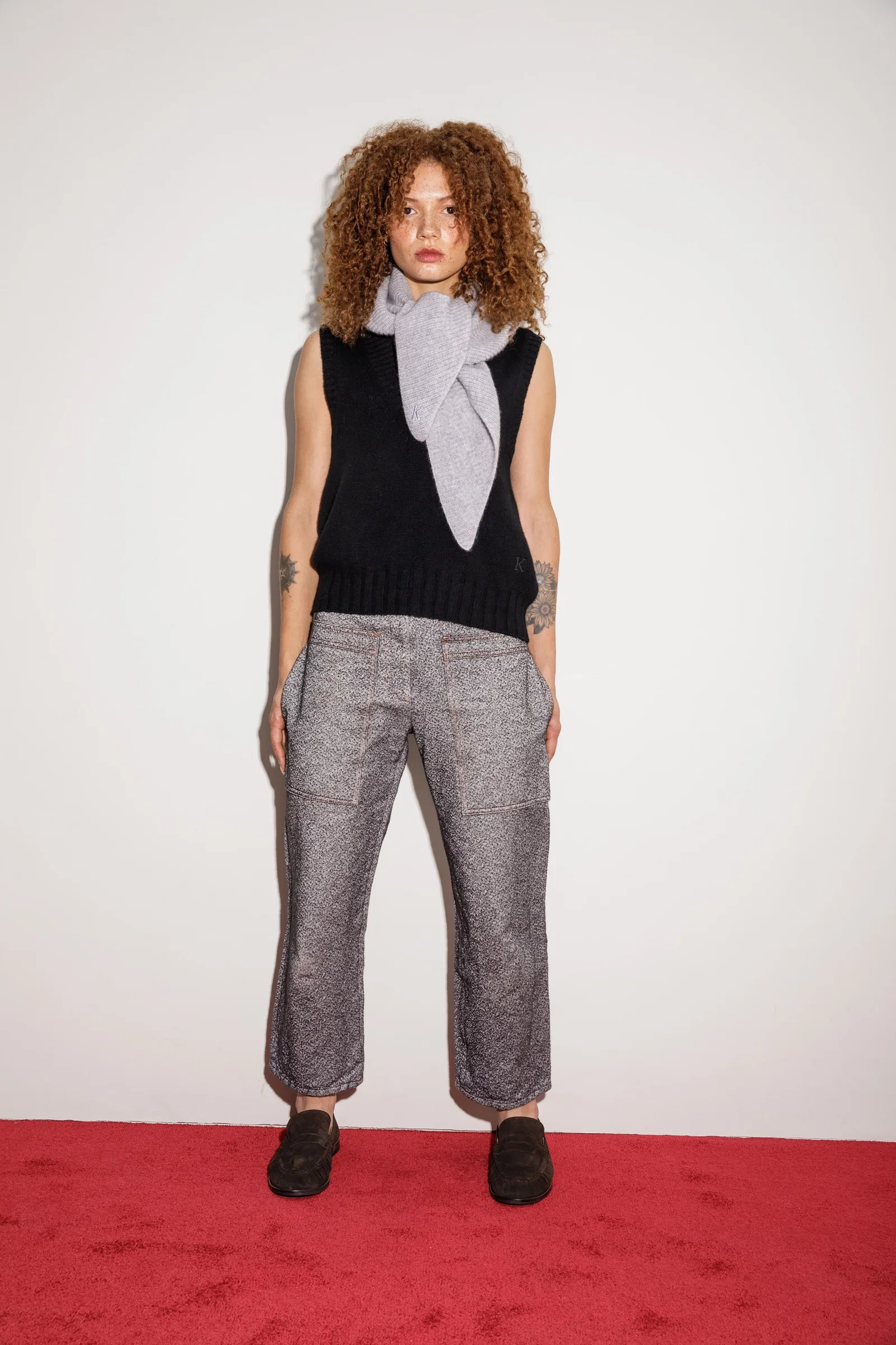 Image of Triangle Knitted Cashmere Scarf - Oyster Grey
