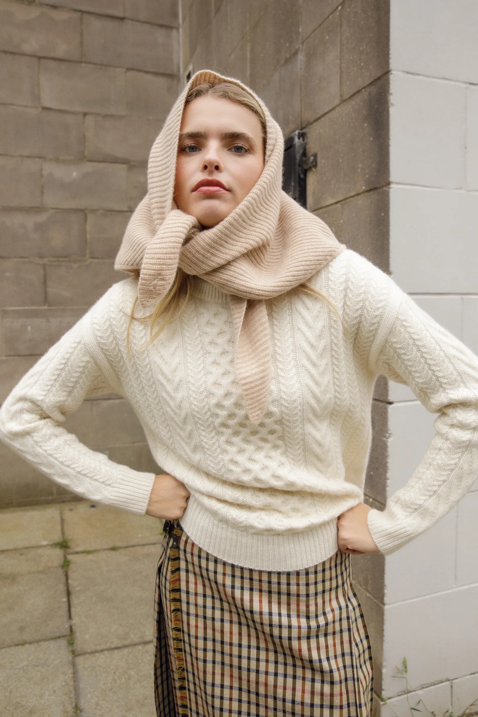 Image of Triangle Knitted Cashmere Scarf - Vicuna