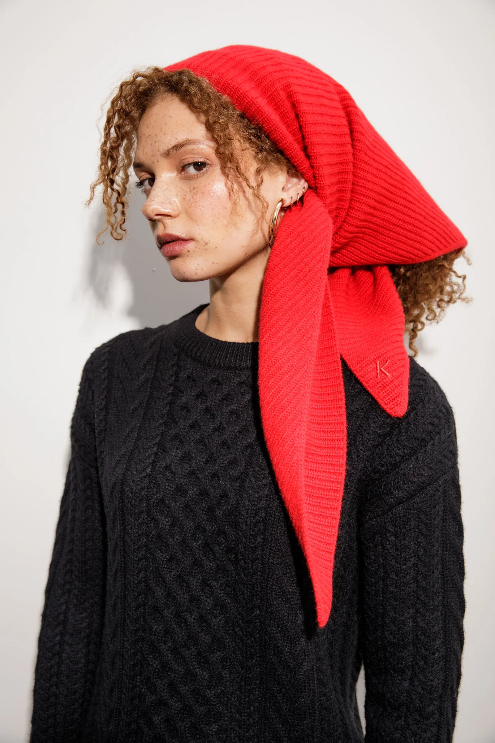 Image of Triangle Knitted Cashmere Scarf - Red
