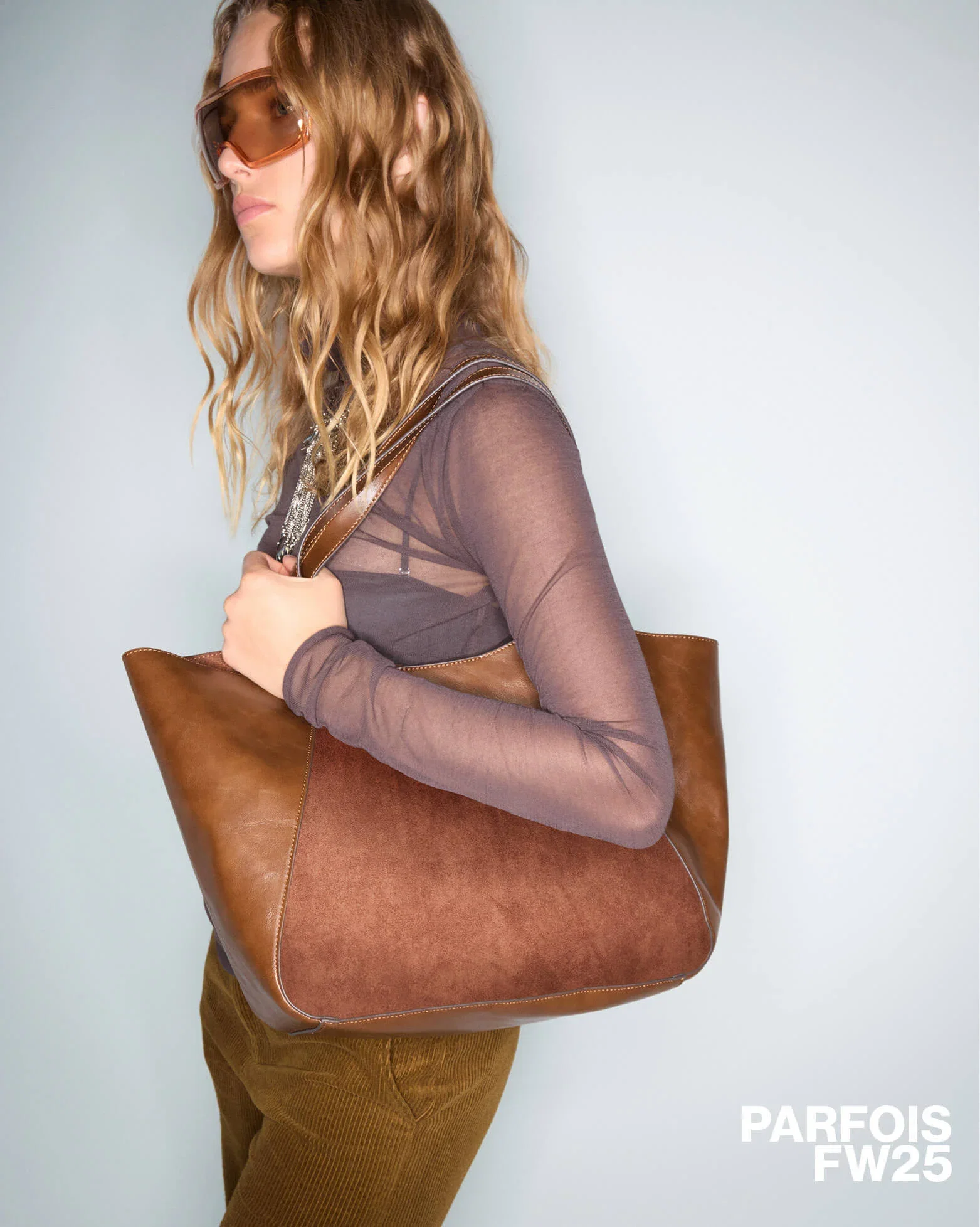 Shopper bag with removable pouch