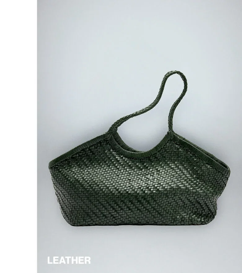 Shopper bag with removable pouch