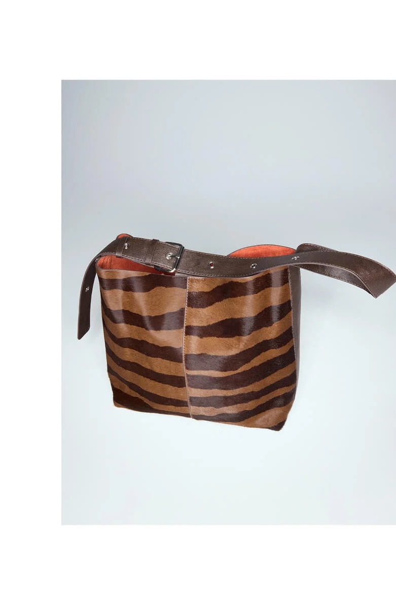 Shoulder bag with animal printed leather