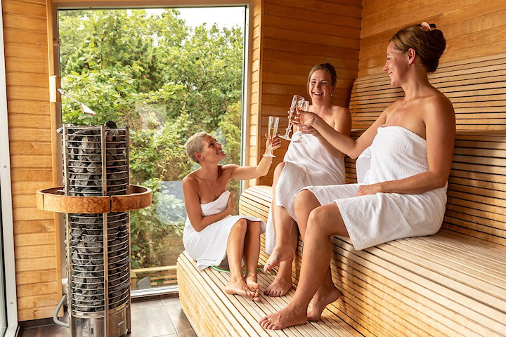 För 2: Boende, frukost, middag & inträde till Harmony relax på Treetop Spa
