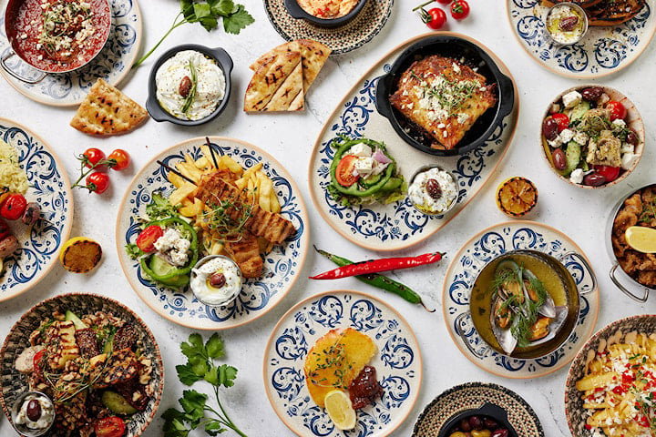 Grekisk brunchbuffé hos Grekiska Grill & bar i Hammarby Sjöstad