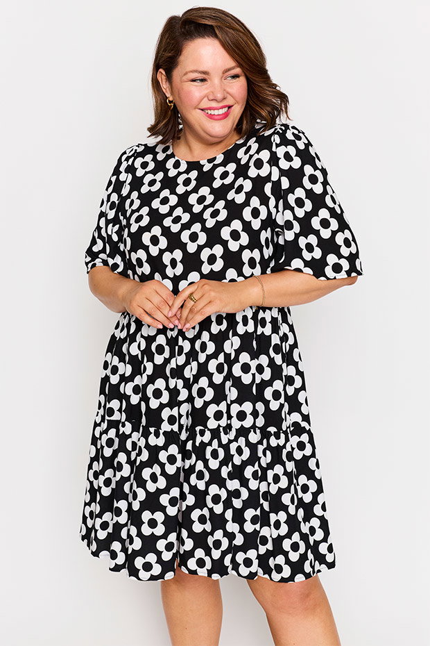 Izzie-Black-White-Daisy-Dress