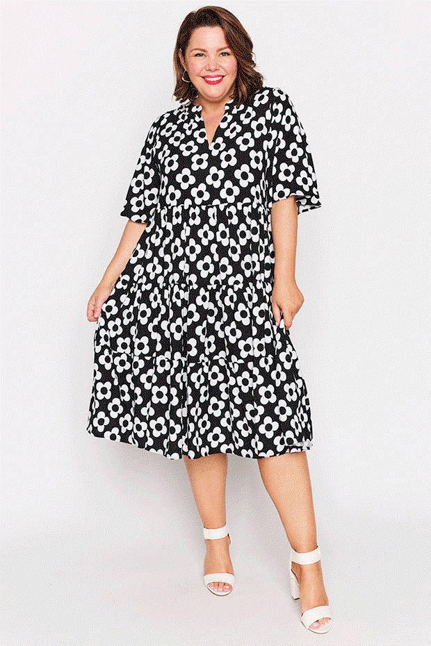 Chrissie-Black-White-Daisy-Dress