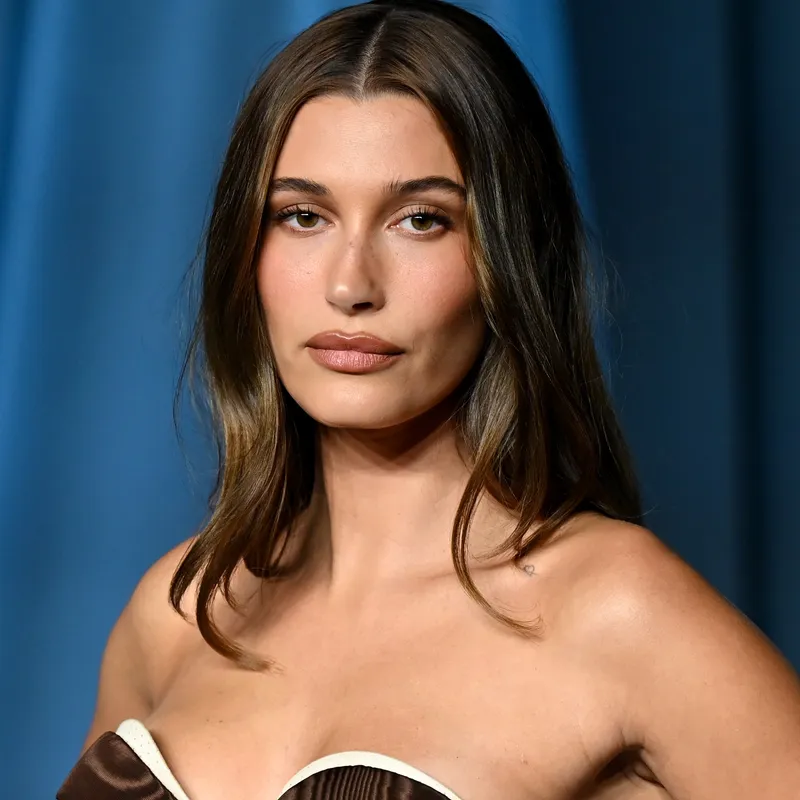 Hailey Bieber's Brown Cat-Eye Nails Are the Ultimate Fall Manicure