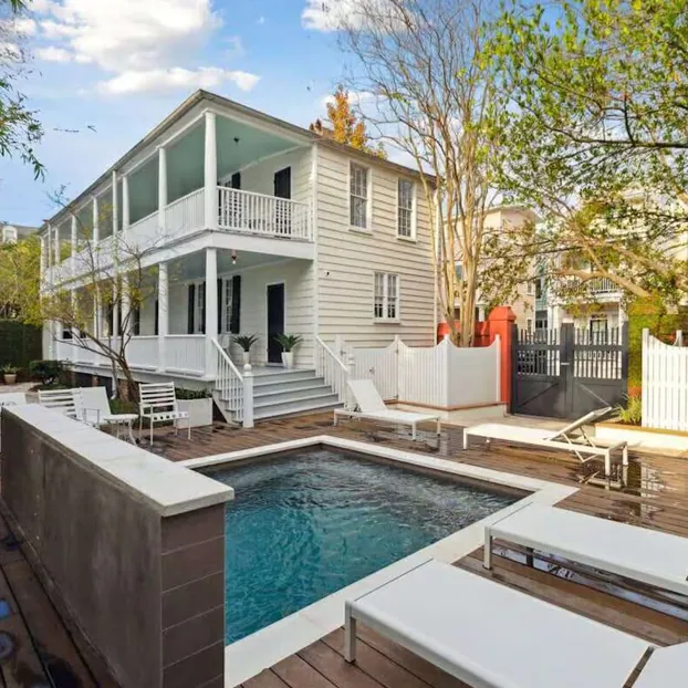 Pet-friendly holiday homes in Charleston, SC.