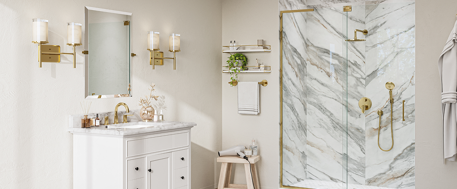 Bathroom close-up of shower with white marble-look Pannello XL panels.