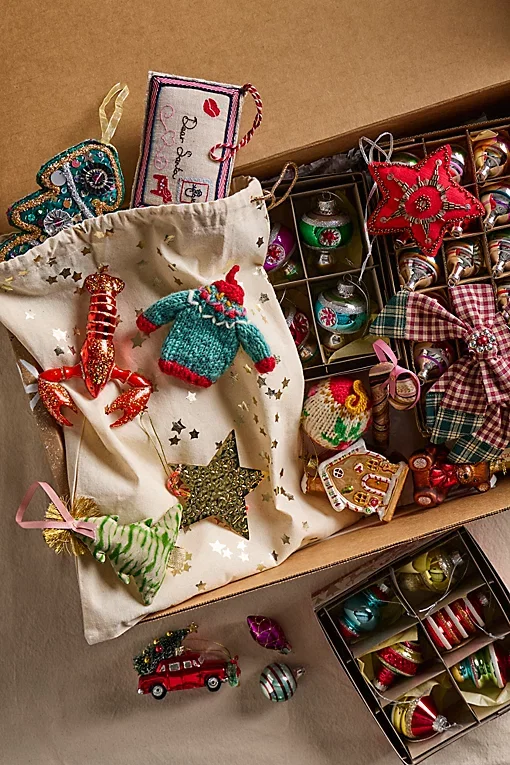 Very Merry 100 Piece Ornament Bundle