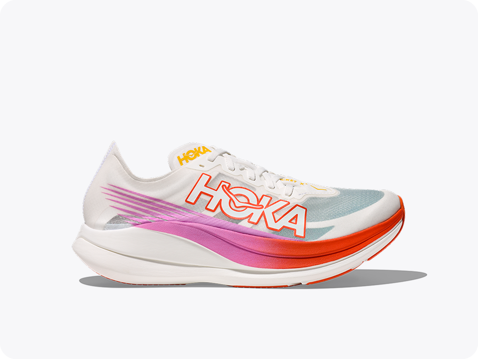 An image of the Rocket X 2 shoe from the side in Frost / Lava.
