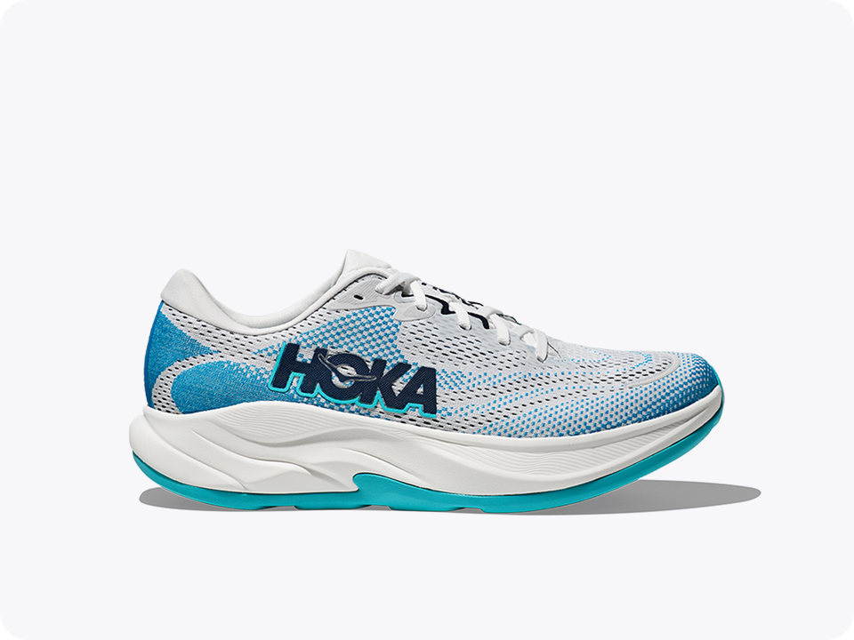 An image of the Rincon 4 road running shoe from the side in Frost / Skyward Blue.