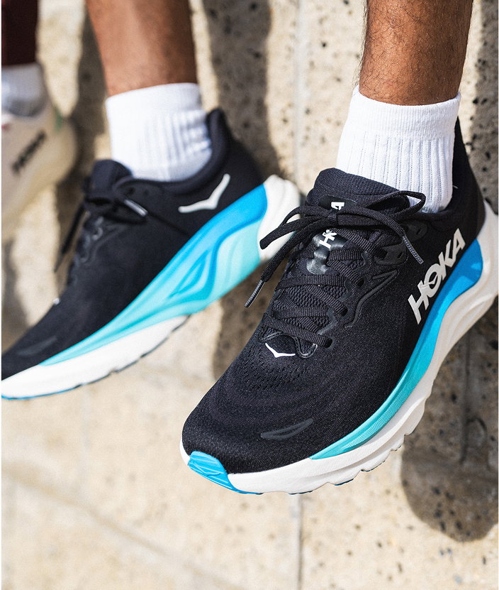 Man wearing blue Hoka Arahi 8
