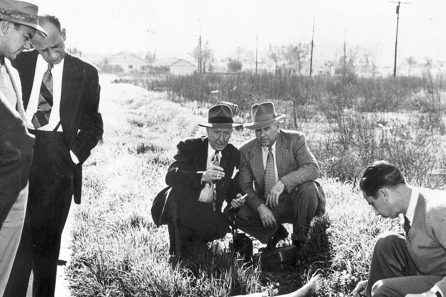 ME.Dahlia/reporters.1016.7.Fowler, left(with hat), was the first reporter to arrive at the scene of LA’s most famous unsolved killing, The Black Dahlia killing, on Ave., between 39th and Coliseum Streets, where the dismembered body of Elizabeth Short was found on Jan. 16, 1947. Photo Credit: RLOliver/Los Angeles Times