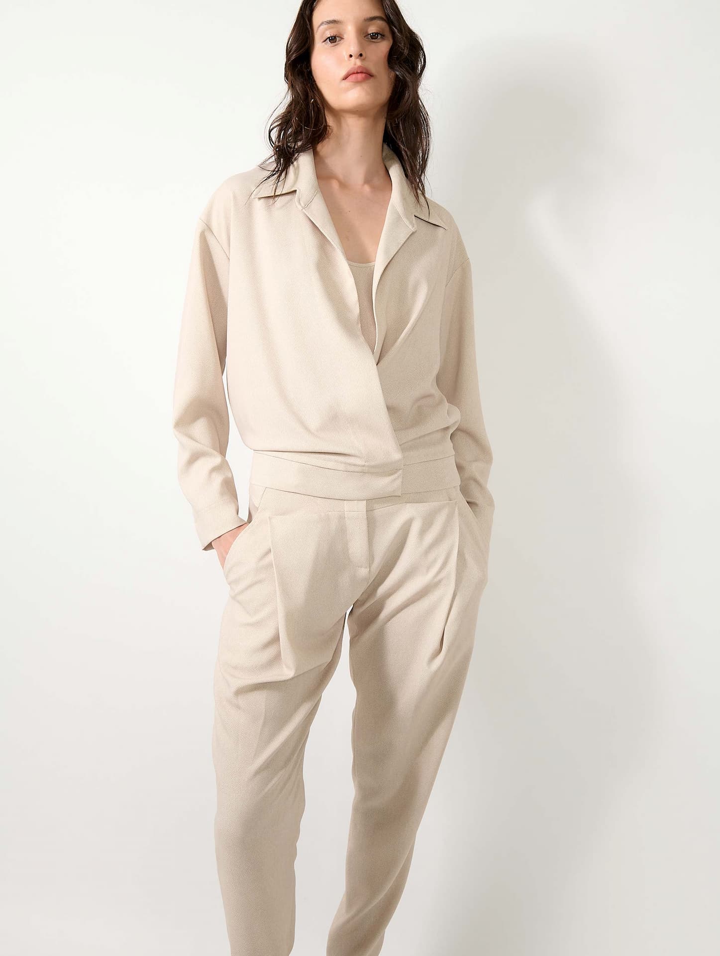 Pantalon en crêpe imprimé sable