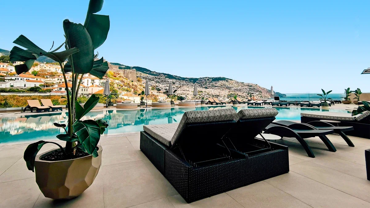 100-P-outdoor-pool_85137897