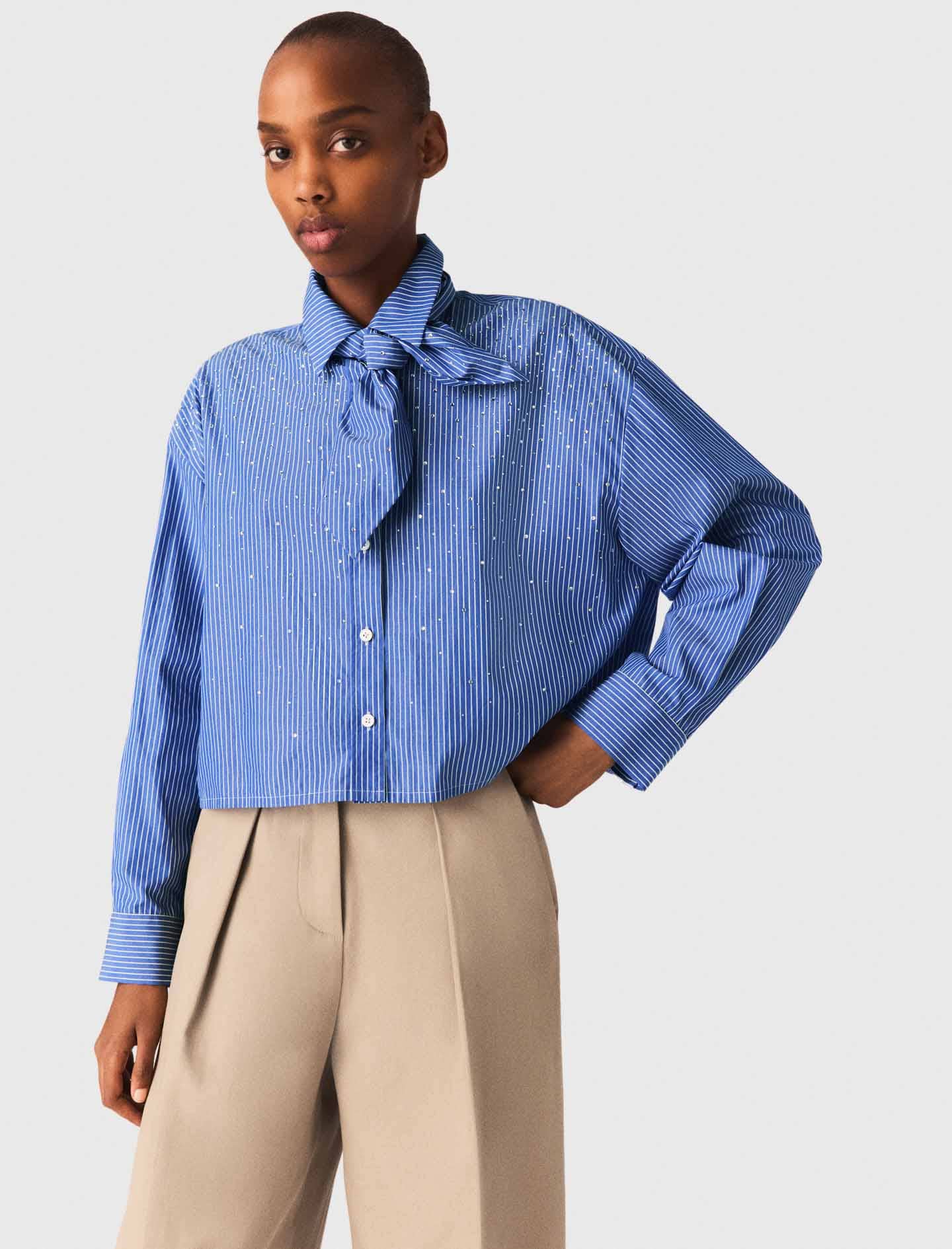 Chemise avec mouchoir amovible