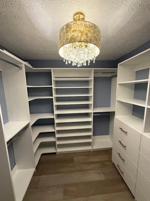 White Alto Walk In, Chandelier and Painted Walls