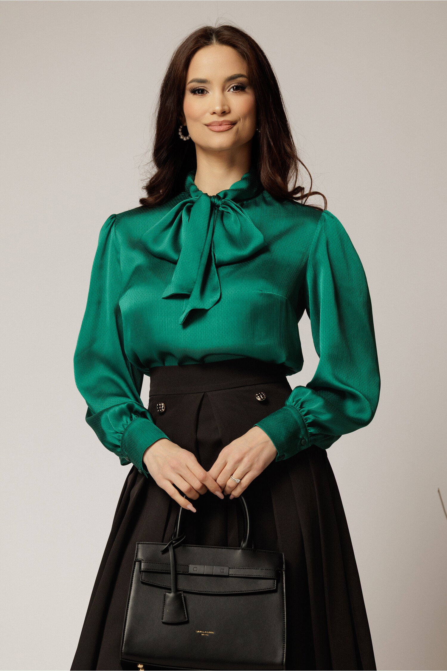 Bluza DY Fashion lejera verde din triplu voal cu guler tip esarfa