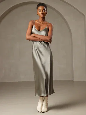 Image of Women's Pure Silk Spaghetti Strap V-neck Midi Nightgown