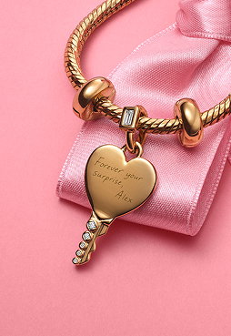 Engravable key charm 