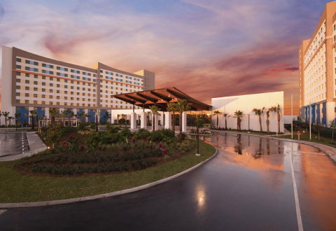 Universal Endless Summer Resort - Dockside