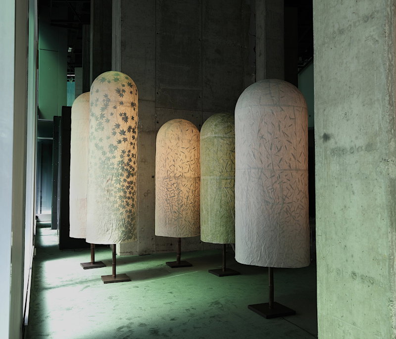 Lamps with leaf patterns
