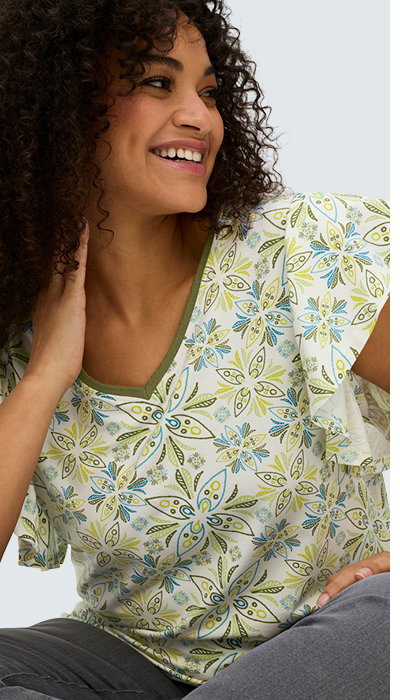 Weißes Shirt mit Allover floralem Druck in Kiwi, türkis und braun