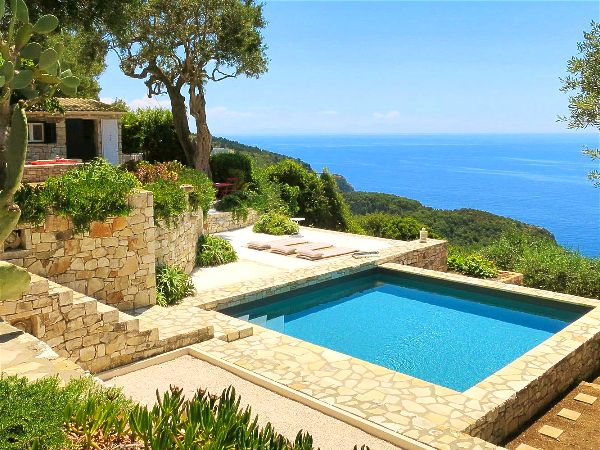 Zoe Paxos Holiday Home - Cliffside Ionian escape on Paxos 