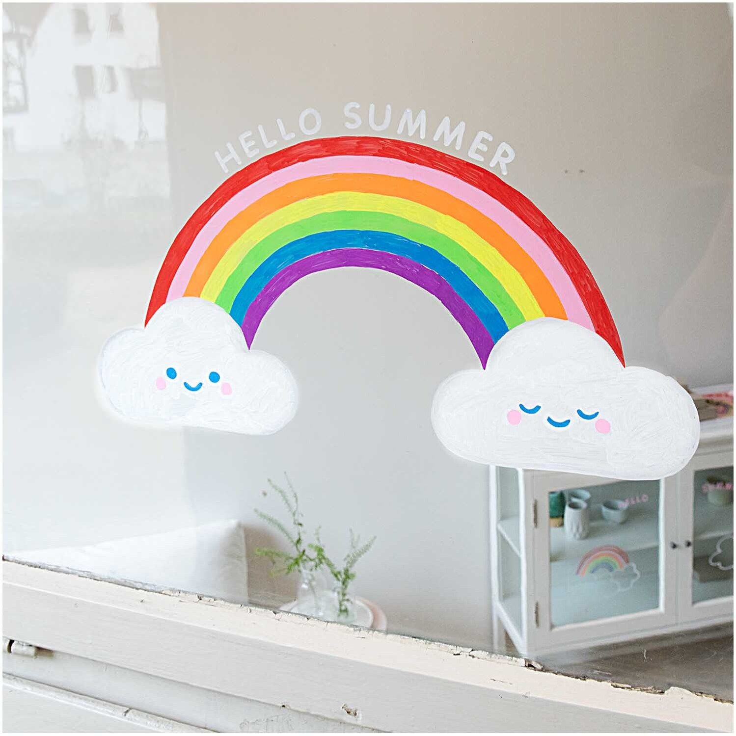 Fenster bemalt mit Regenbogen