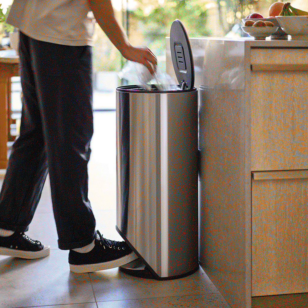 Trash Cans & Recycling