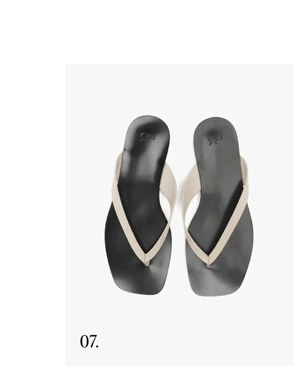 Flat leather sandals