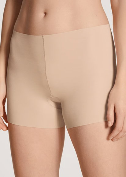 Cycling shorts with seamless leg openings in the color “Rose Teint” from CALIDA's NATURAL SKIN collection. 
