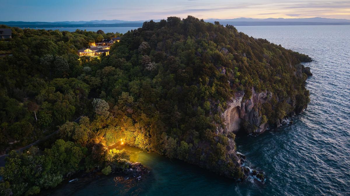 New Zealand Luxury Two- & Three-Bedroom Villas on Lake Taupō with Private Pool & Outdoor Spa