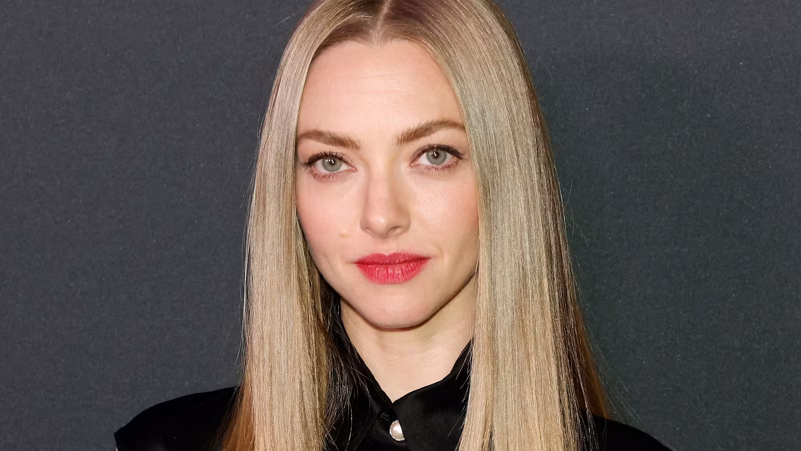 Amanda Seyfried Shut Down The Red Carpet In This Princess-Coded Hairstyle