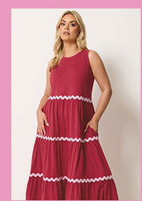 YOURS – Gestuftes Maxikleid in Rot mit Wellensaum