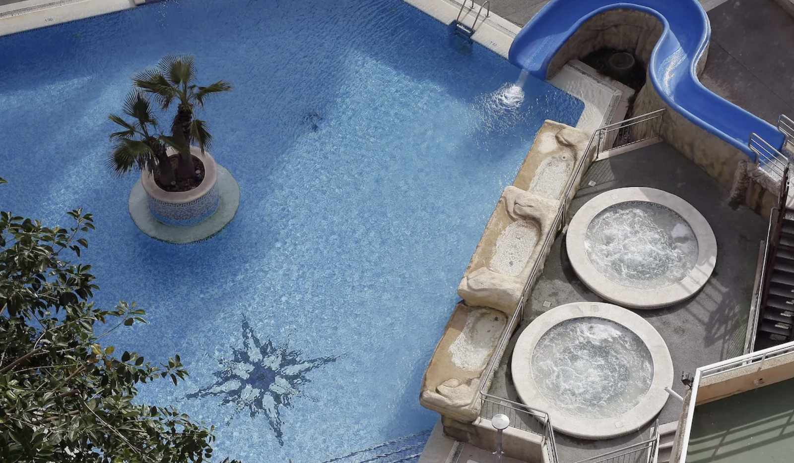Benidorm: hotel junto a la cala de Finestrat con todas las comidas incluidas por 47 euros pp