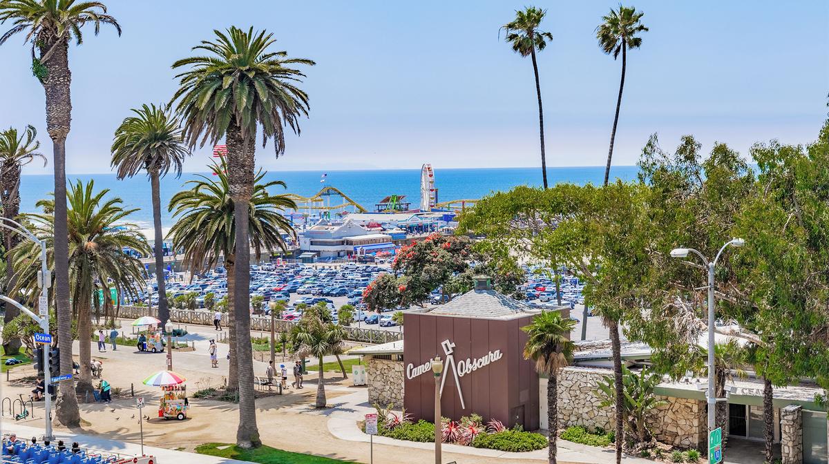 Santa Monica Boutique Beachfront Bliss on Ocean Avenue with Nightly Drinks