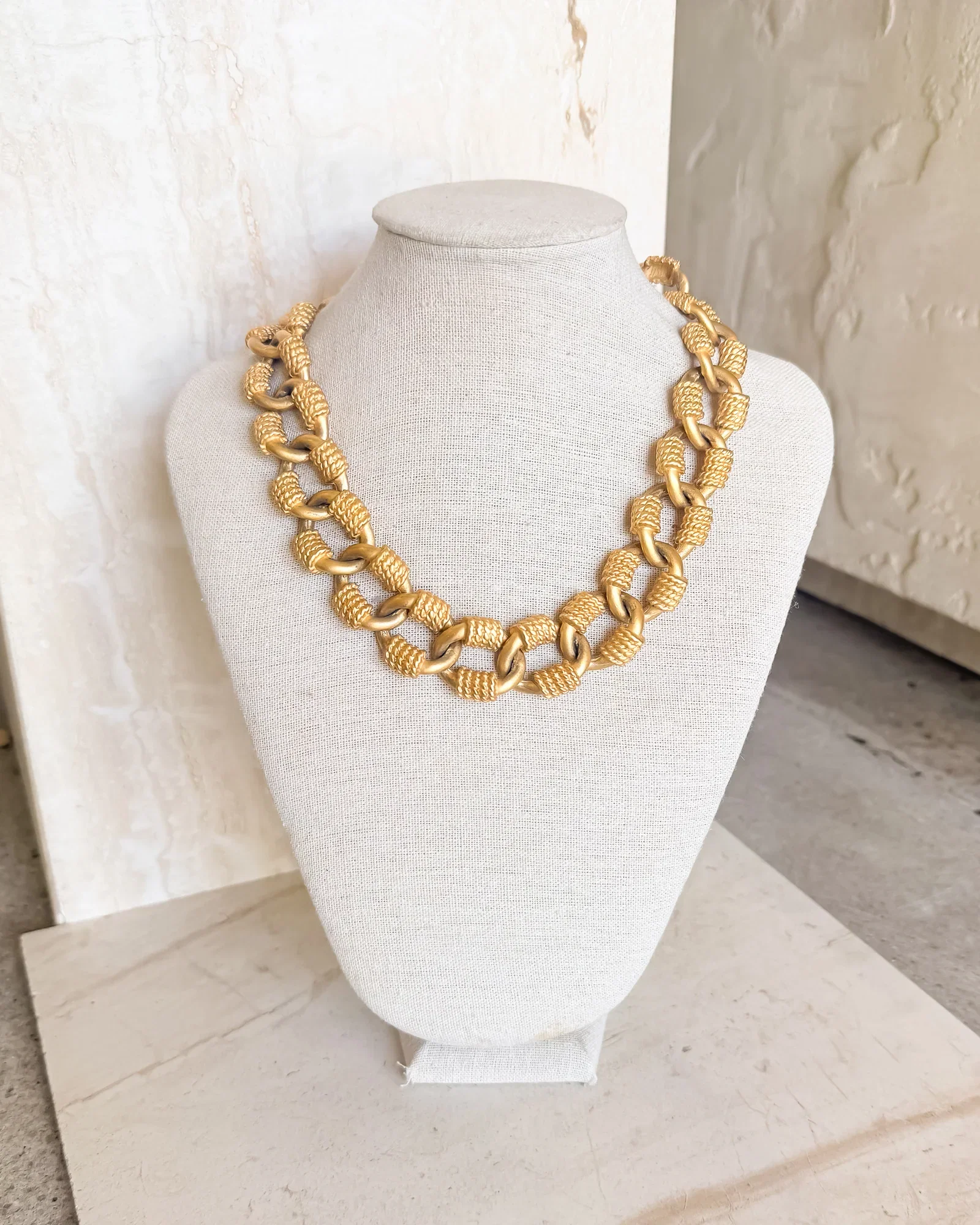 Image of Vintage Signed Chunky Gold Tone Roped Link Toggle Necklace