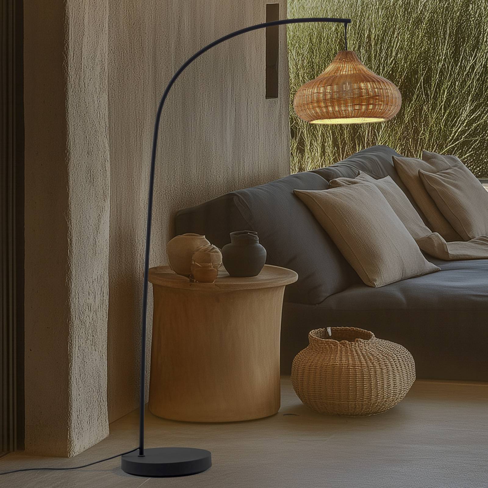 Lucande Lámpara de pie exterior Taniola, beige, ratán, 195 cm, IP44