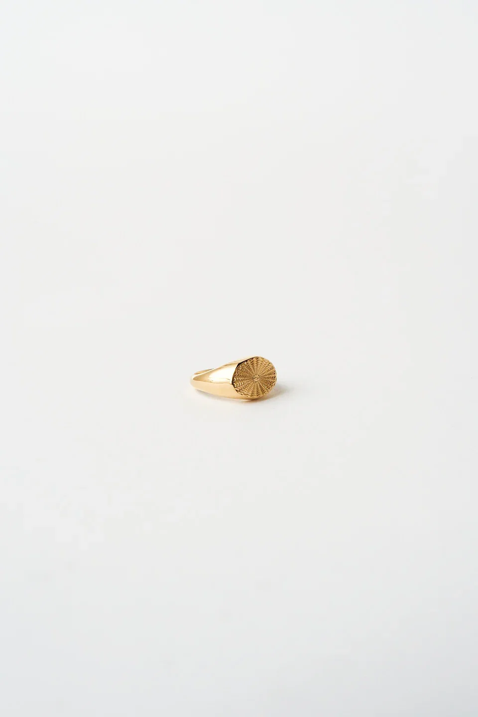 Image of The Chaos Sunburst Oval Signet in Gold